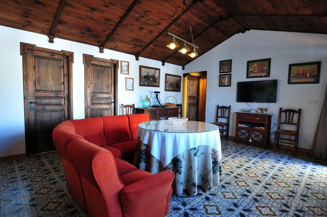 El Romerito Guest House Zalamea la Real Exterior photo